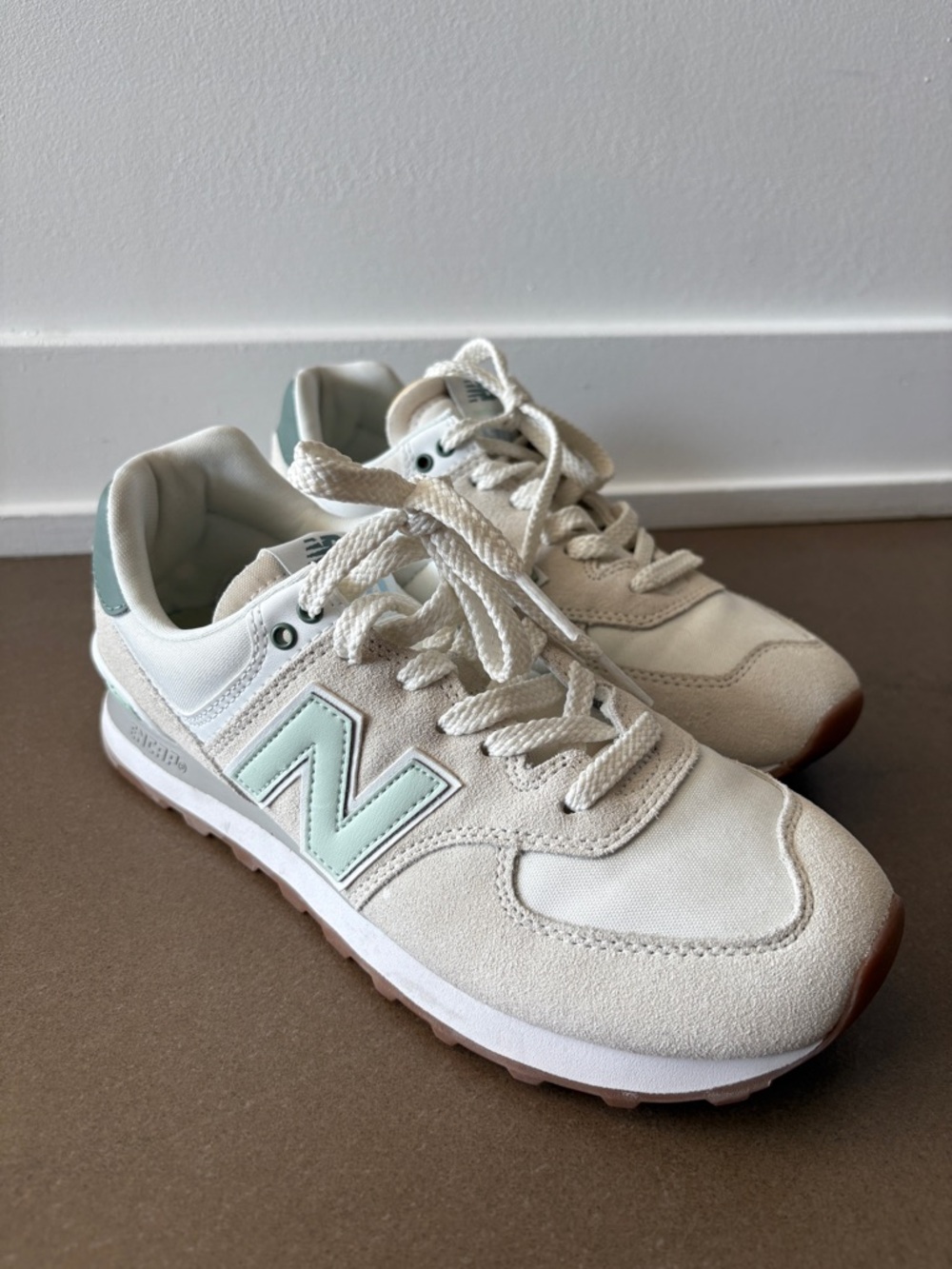 New Balance 574 Women in Green and White